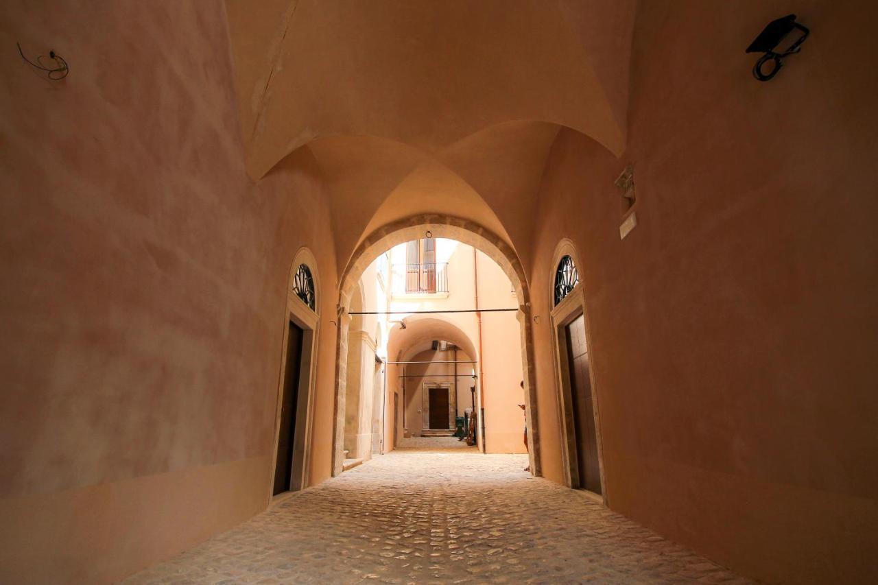 Nel Cuore Dell'Aquila Bnb Exterior foto